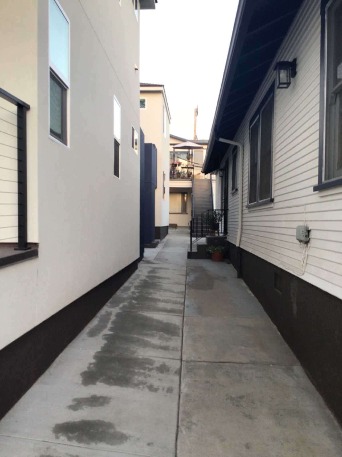Spacious with Balcony view of downtown 4055 1/2 - Photo 3
