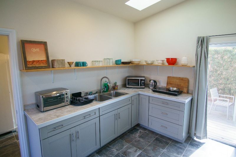 Private, sunny studio - 6 mins from the beach - Photo 3