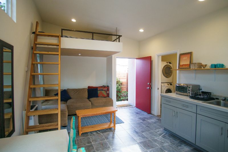 Private, sunny studio - 6 mins from the beach - Photo 4