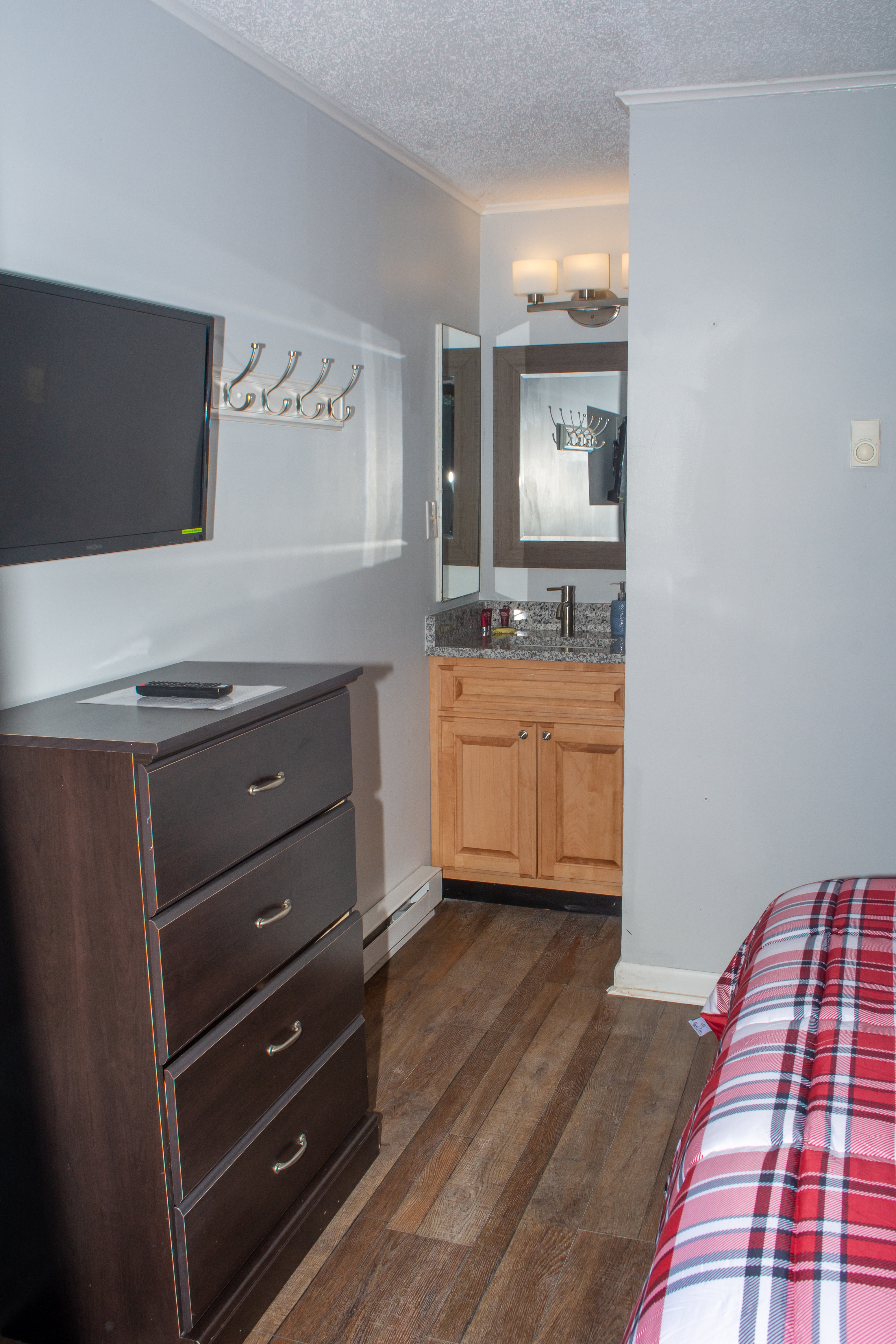 Furnished condo at Winterplace. First floor. Close to Raleigh and Princeton. - Photo 2