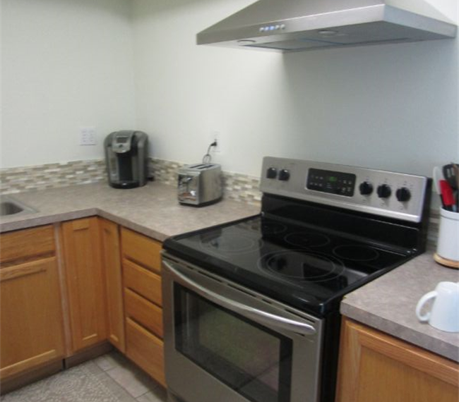 Sunny Peaceful Property with fireplace on 5 Acres - 15 minutes from Hospitals and Airport - Photo 4