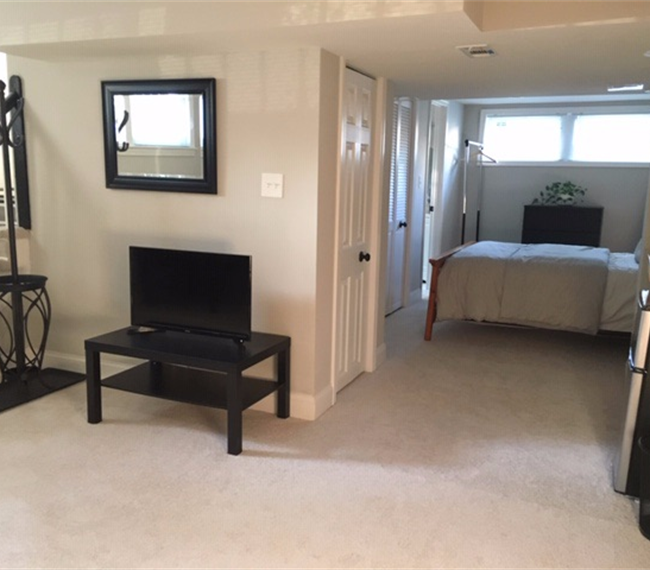 Private Sunny Suite One Block From Metro - Photo 10