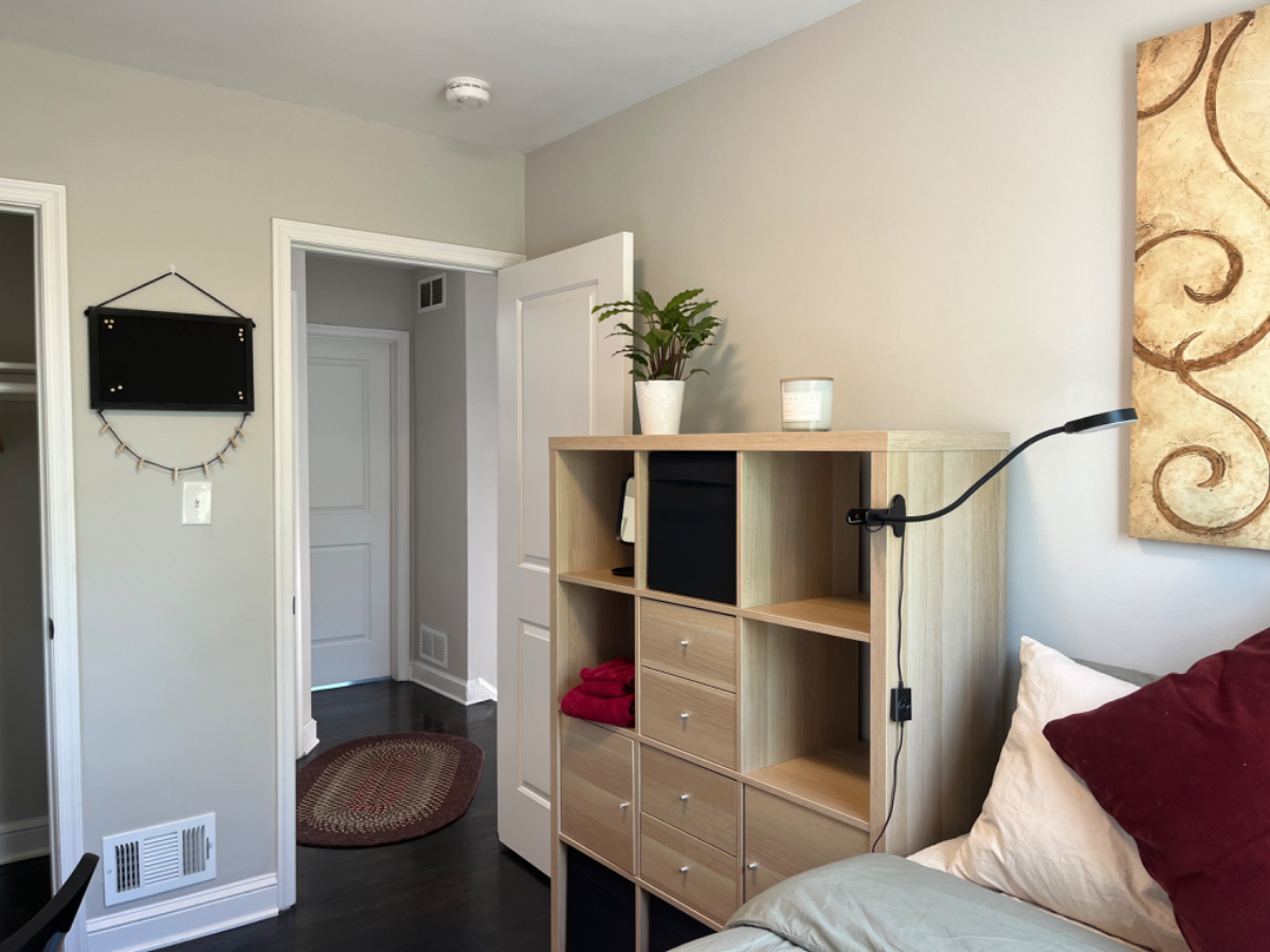 Private Sunny Suite One Block From Metro - Photo 3