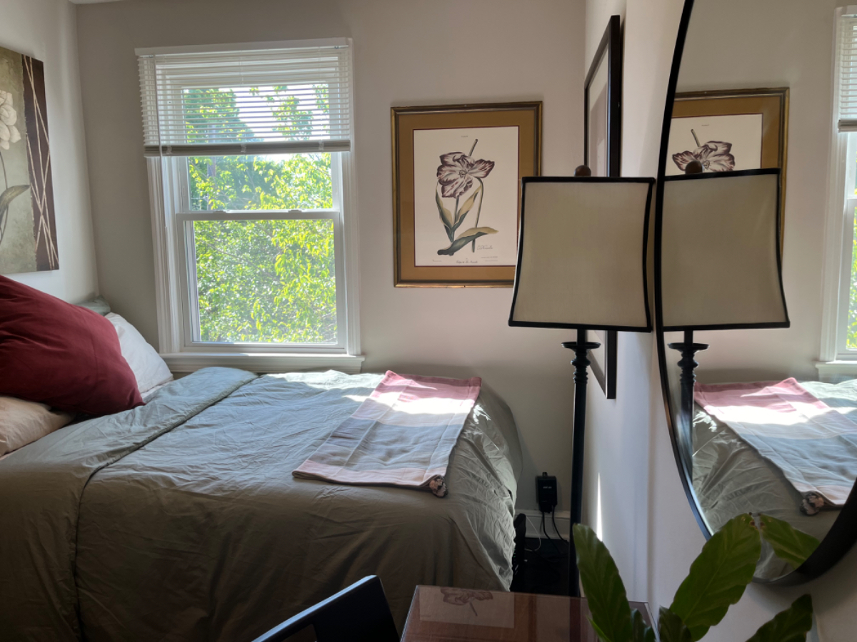 Private Sunny Suite One Block From Metro - Photo 2