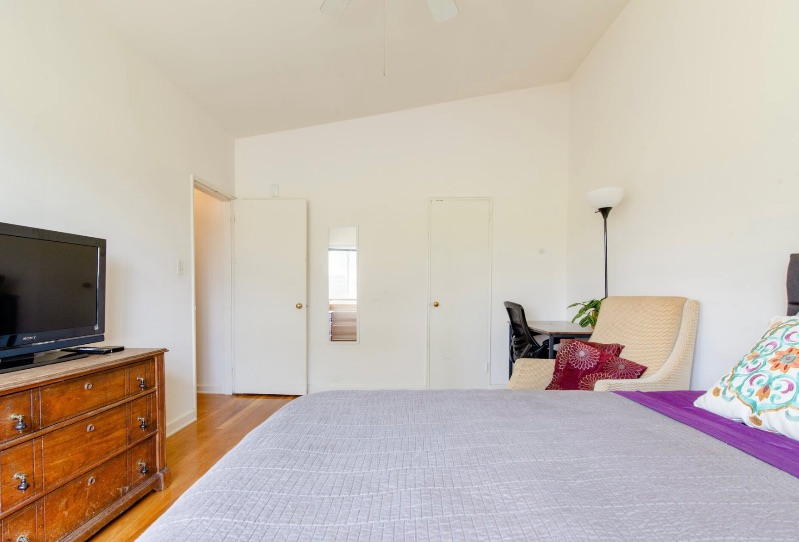 Large Bright Room Private Bath - plus a house - Photo 5