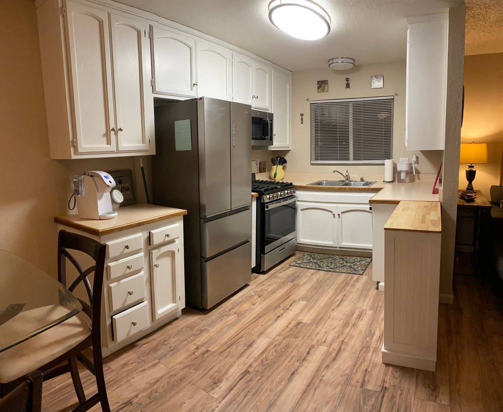 2bd/1ba, Triplex, One mile to the beach, Gated property, 3 units available. - Photo 4