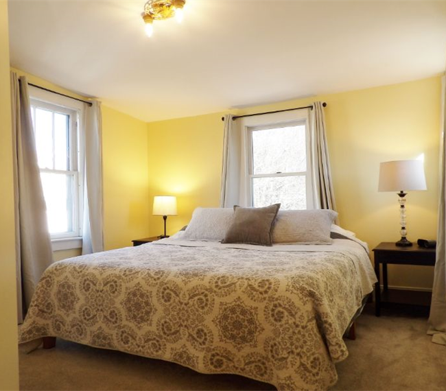 Spacious Apartment in Excellent Location - Photo 4