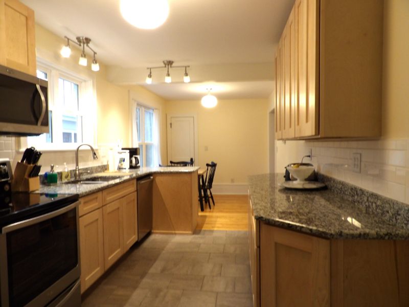 Spacious Apartment in Excellent Location - Photo 2