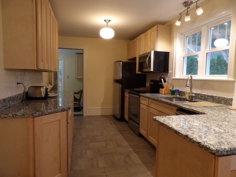 Spacious Apartment in Excellent Location - Photo 3