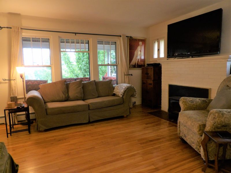 Spacious Apartment in Excellent Location - Photo 9