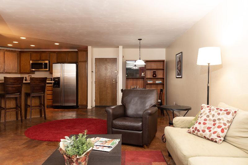 Spacious, Peaceful Condo Close to Hospitals, Pasadena, Downtown LA & More - Photo 2