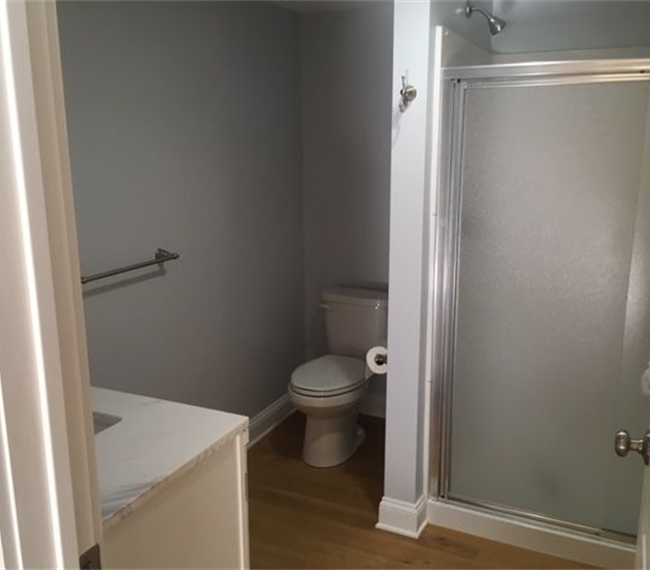 Spacious Southend Studio with Private Entrance - Photo 6