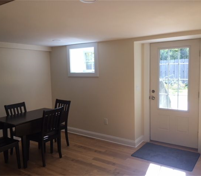 Spacious Southend Studio with Private Entrance - Photo 11