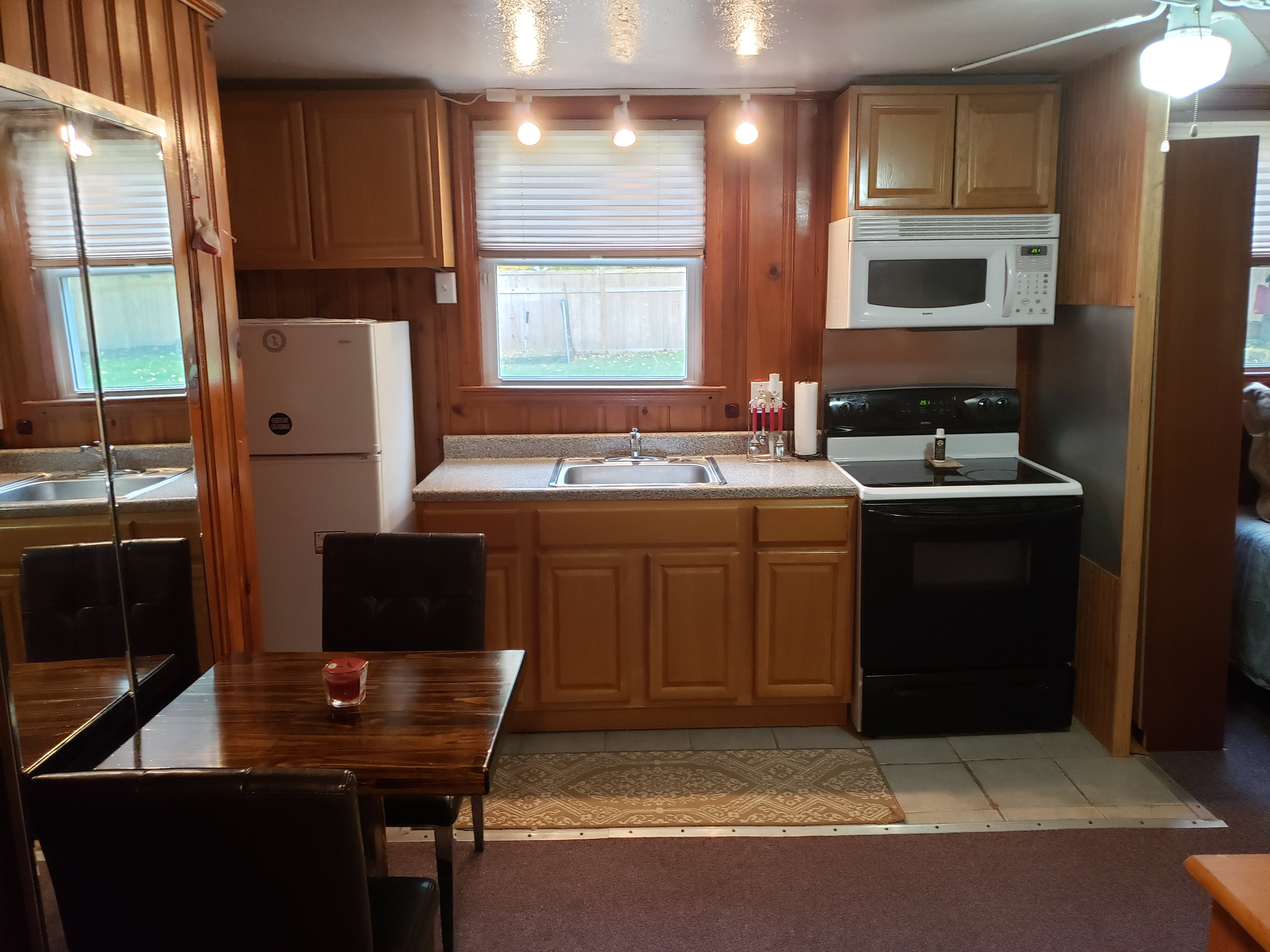Luxury Furnished Studio Apartment - Photo 11