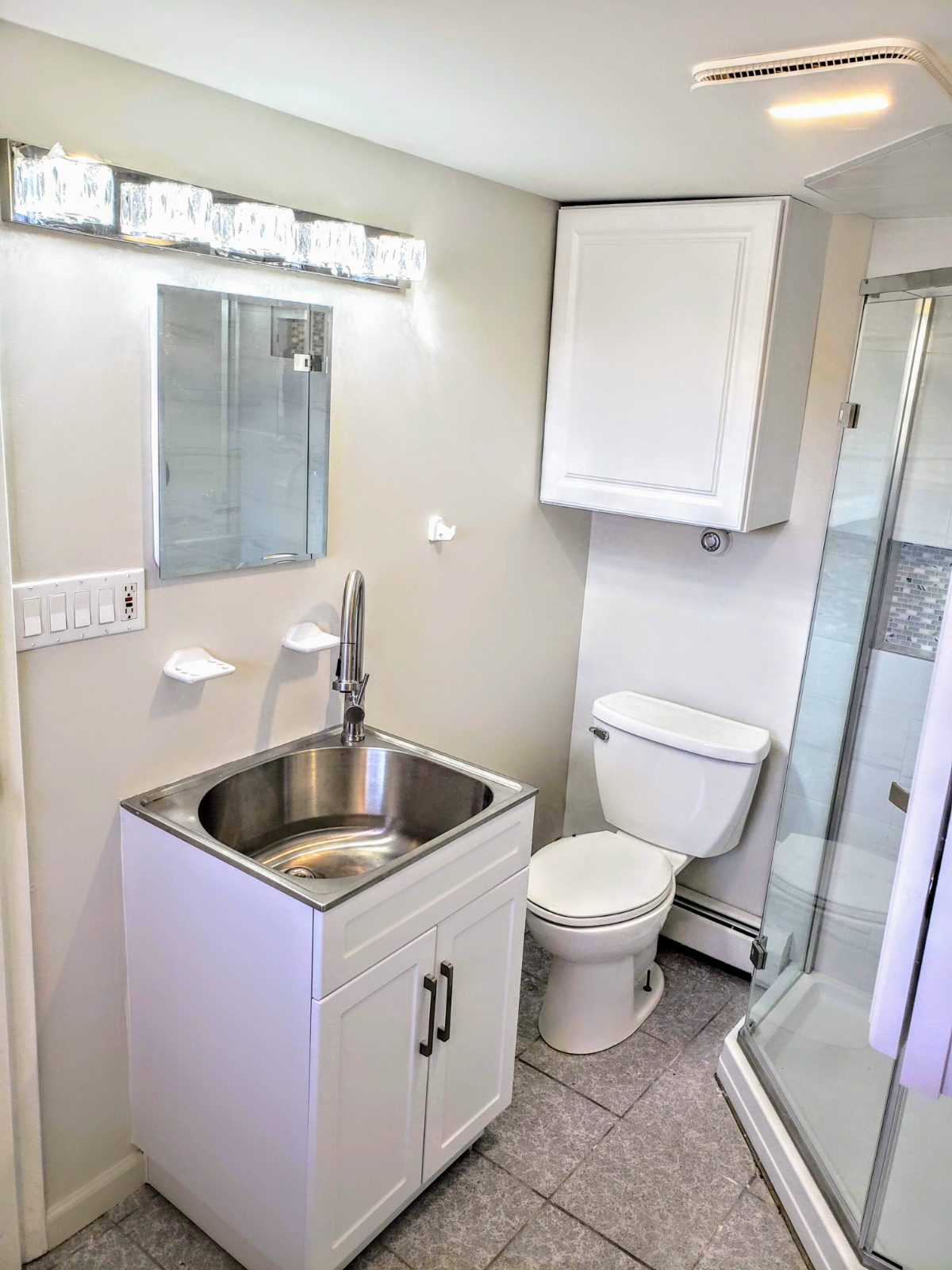 Luxury Furnished Studio Apartment - Photo 10