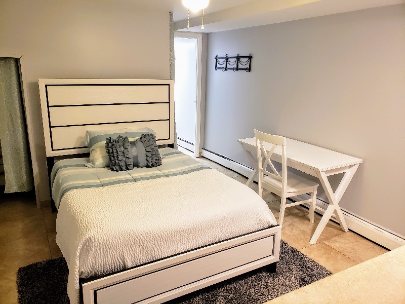 Luxury Furnished Studio Apartment - Photo 5