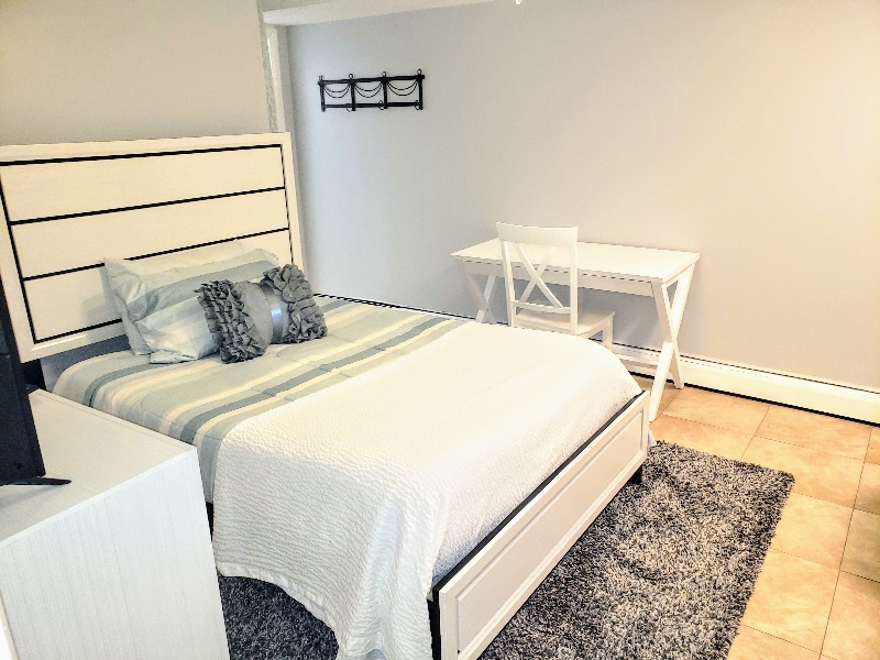 Luxury Furnished Studio Apartment - Photo 3