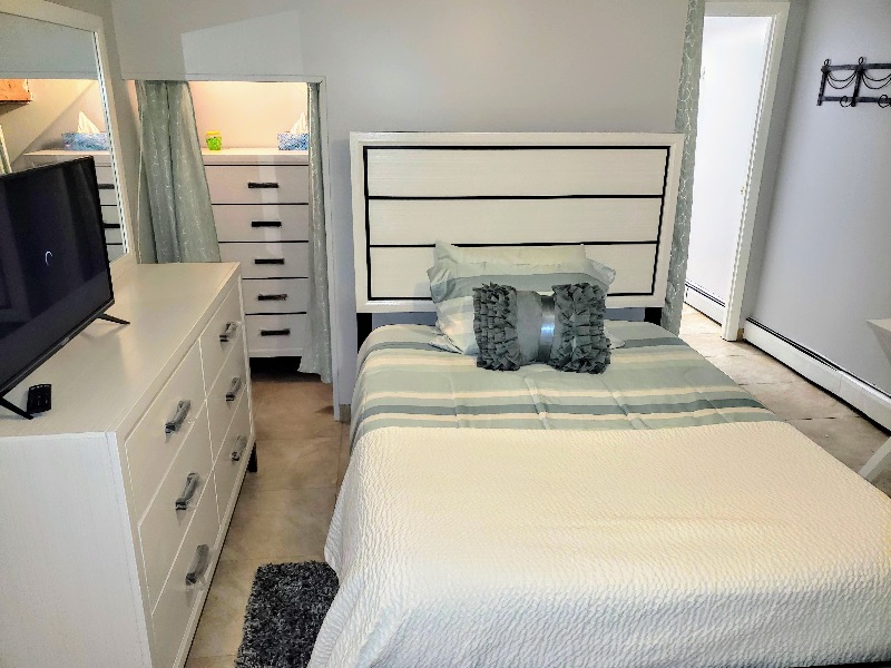 Luxury Furnished Studio Apartment - Photo 7