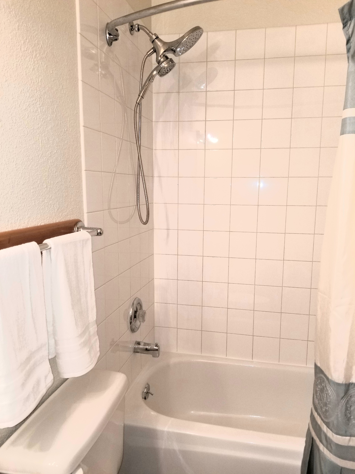 Executive Style Condo - Photo 8