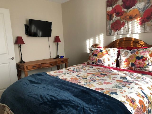 Nice quiet neighbourhood close to hospital and park and dry canyon like rent to travel nurses - Photo 4