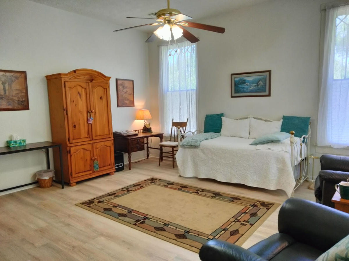 Historic Holle House, luxury furnished rentals - Photo 2
