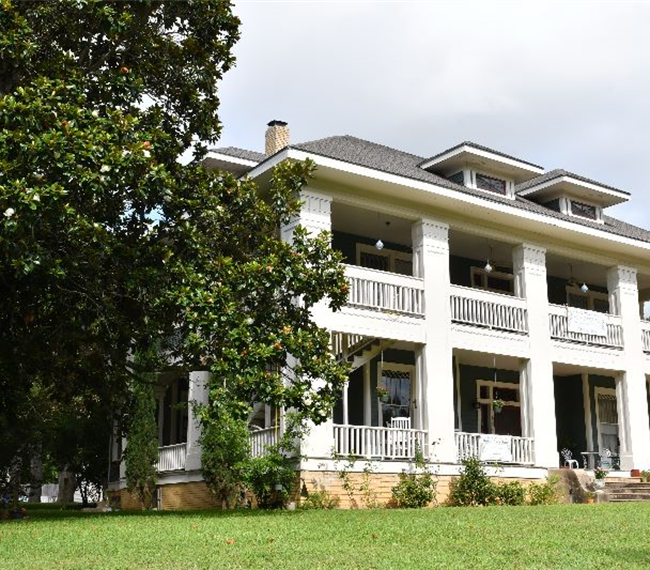 Historic Holle House, luxury furnished rentals - Photo 4