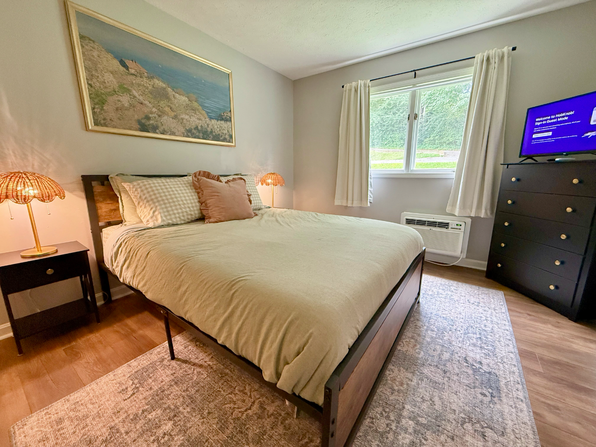 2BD/1BA- Cozy Clifton Condo- parking, wifi, minutes to EVERYTHING - Photo 3