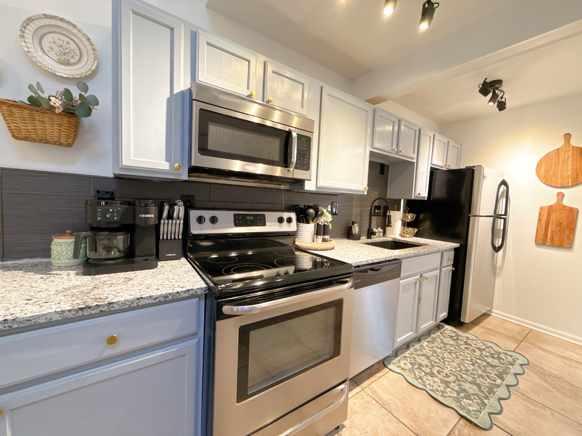 2BD/1BA- Cozy Clifton Condo- parking, wifi, minutes to EVERYTHING - Photo 8