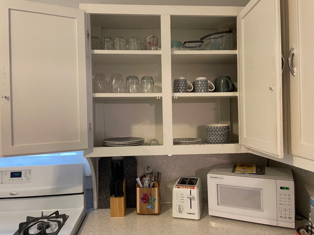 Fully Furnished, two bedroom Apartment with charm. - Photo 9