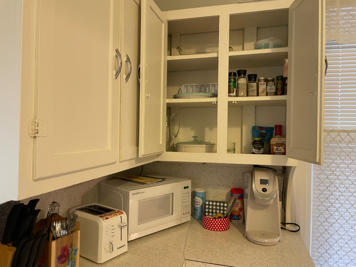 Fully Furnished, two bedroom Apartment with charm. - Photo 10