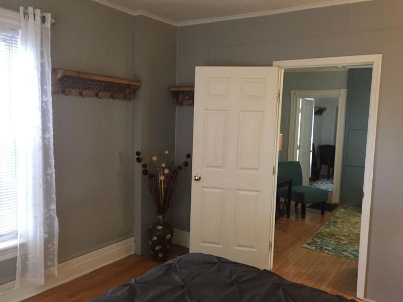Fully Furnished, two bedroom Apartment with charm. - Photo 4