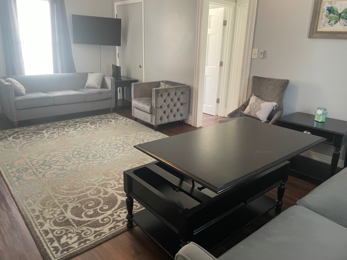 Fully Furnished, two bedroom Apartment with charm. - Photo 5
