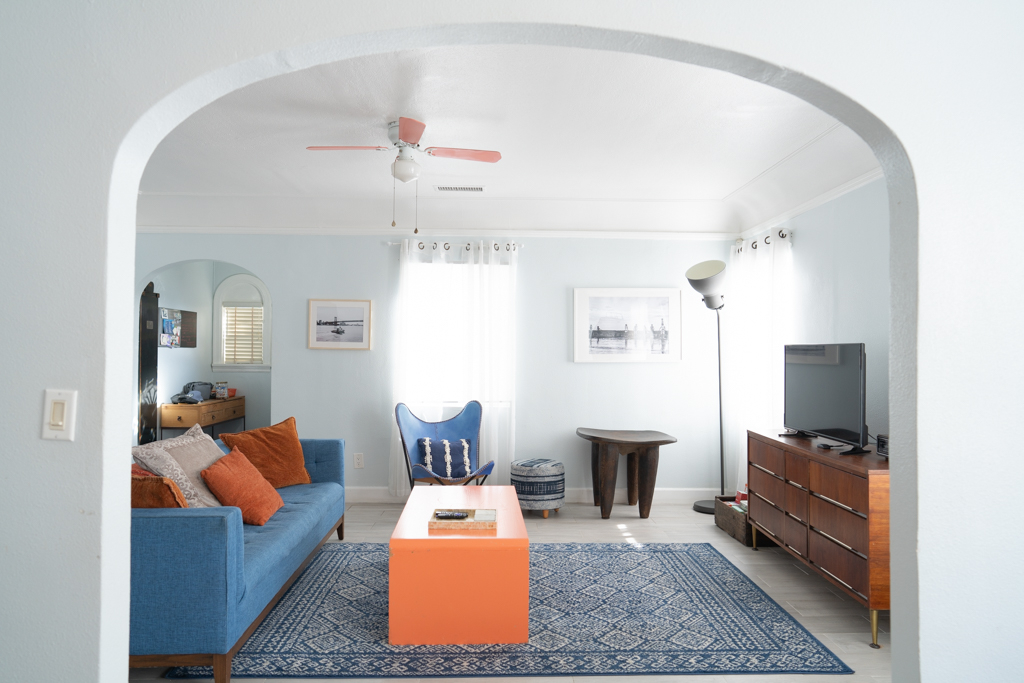 Bullseye. Central-Stylishly Curated Abode - Photo 1