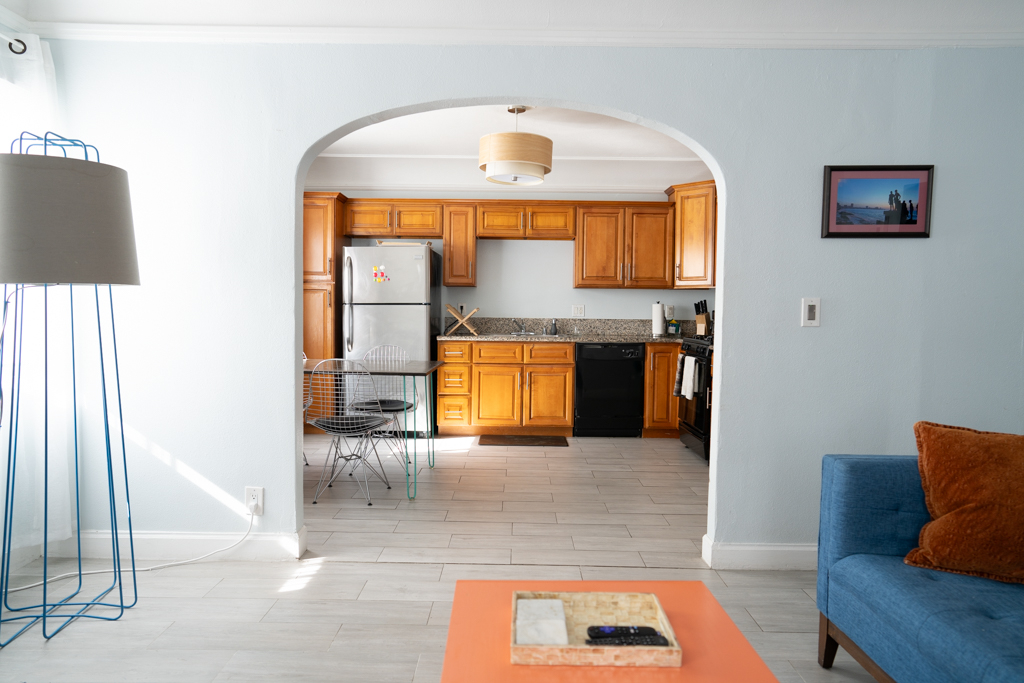 Bullseye. Central-Stylishly Curated Abode - Photo 3