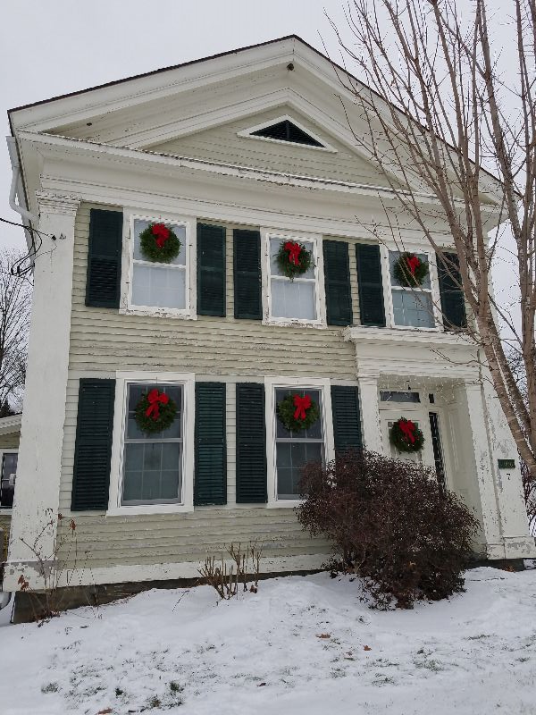 Quiet home for traveling nurses and professionals - Photo 1