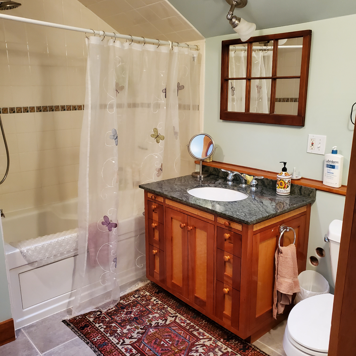 Quiet home for traveling nurses and professionals - Photo 9