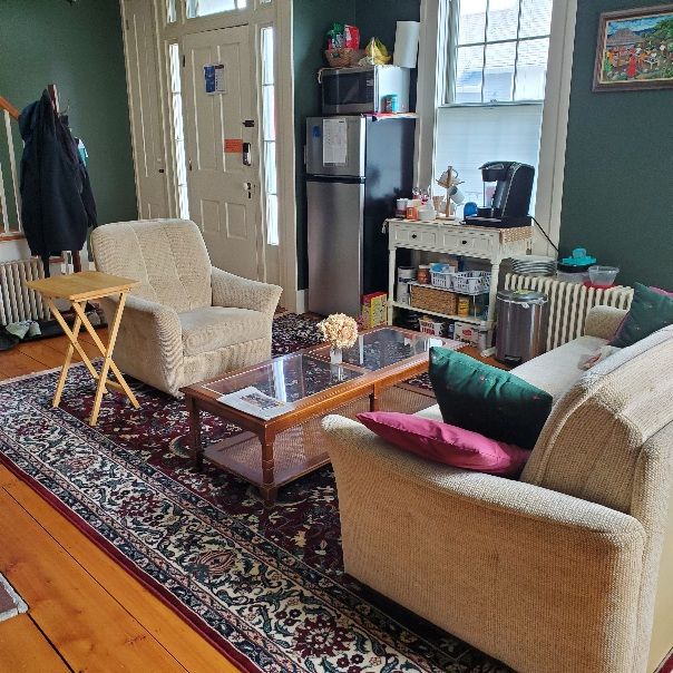 Quiet home for traveling nurses and professionals - Photo 2