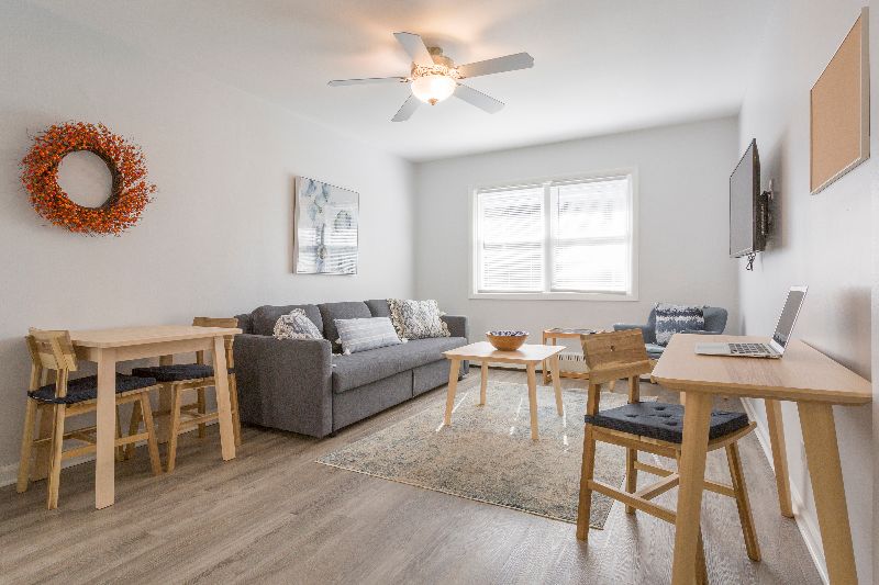 Simple & Suite 2 - Oak Park Extended Stay Apt 7