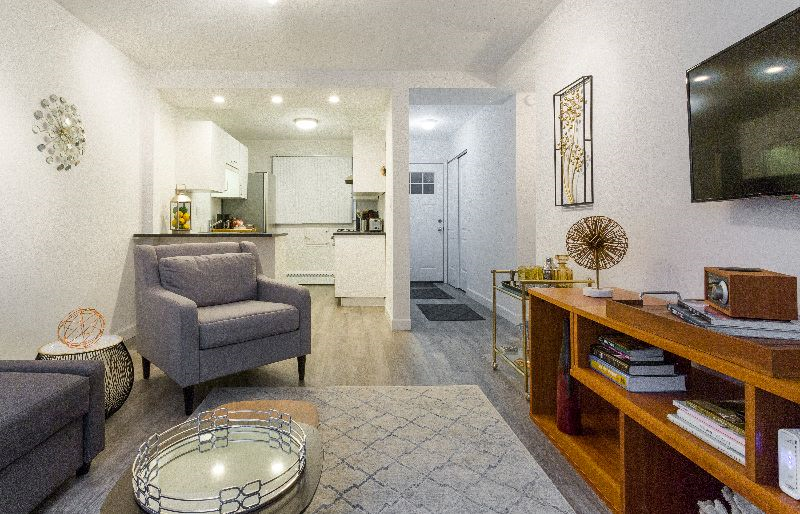 Mid Century I - Oak Park Extended Stay Apt 1