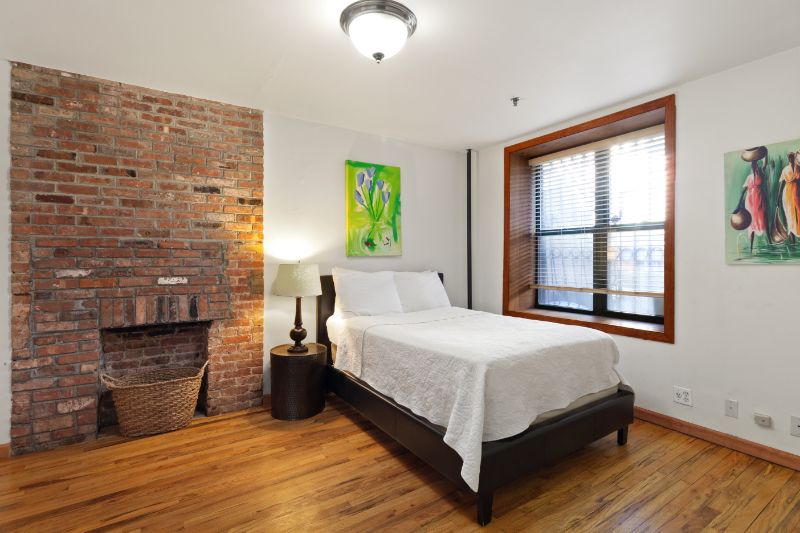 LUXURY 2 BEDROOM/2 BATH APARTMENT WITH PRIVATE BACKYARD/PATIO - Photo 9