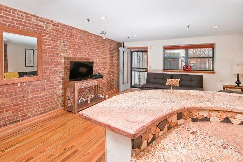 LUXURY 2 BEDROOM/2 BATH APARTMENT WITH PRIVATE BACKYARD/PATIO - Photo 3
