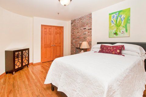 LUXURY 2 BEDROOM/2 BATH APARTMENT WITH PRIVATE BACKYARD/PATIO - Photo 8