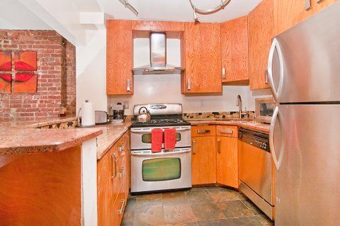 LUXURY 2 BEDROOM/2 BATH APARTMENT WITH PRIVATE BACKYARD/PATIO - Photo 6