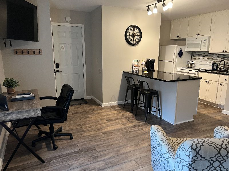 Historic Streetcar Apt with Modern Flair