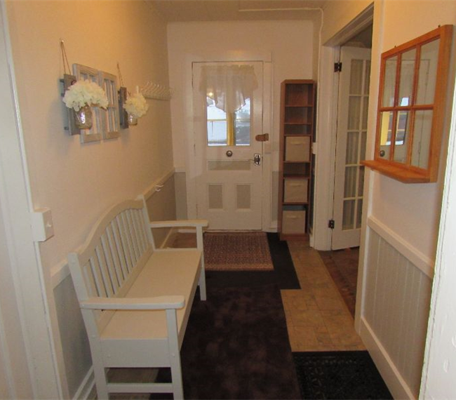 Inviting and Spacious Fully Furnished Ground Floor Unit in Premier Location - Photo 3