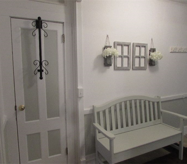 Inviting and Spacious Fully Furnished Ground Floor Unit in Premier Location - Photo 4