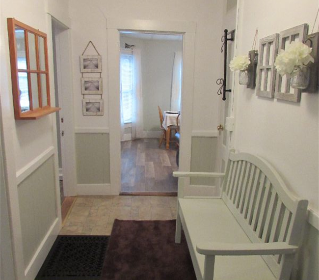 Inviting and Spacious Fully Furnished Ground Floor Unit in Premier Location - Photo 5