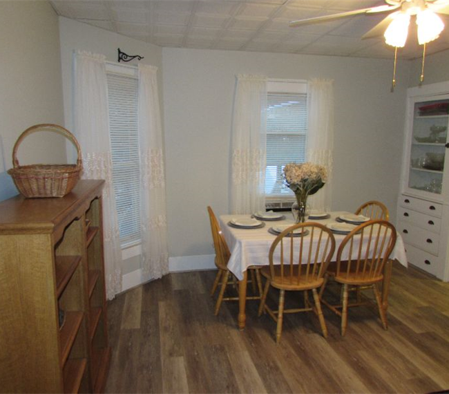 Inviting and Spacious Fully Furnished Ground Floor Unit in Premier Location - Photo 12