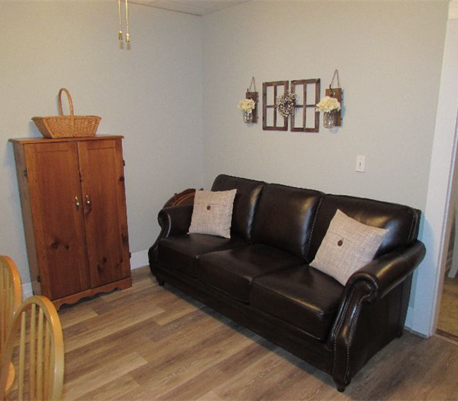 Inviting and Spacious Fully Furnished Ground Floor Unit in Premier Location - Photo 11
