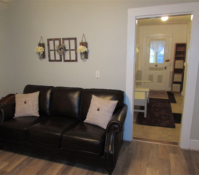 Inviting and Spacious Fully Furnished Ground Floor Unit in Premier Location - Photo 10